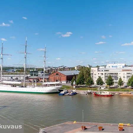 The View In With Private Balcony, Sauna, Car Park Lägenhet *