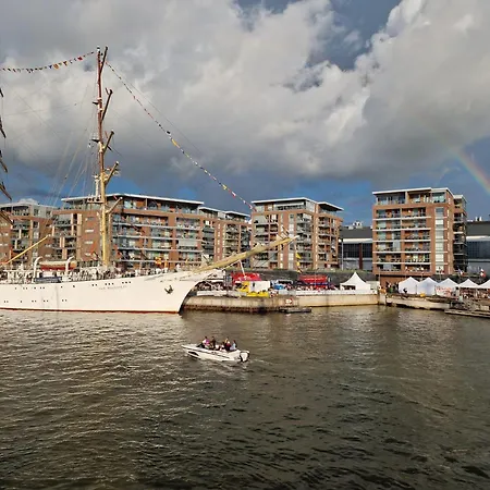 Lägenhet The View In With Private Balcony, Sauna, Car Park