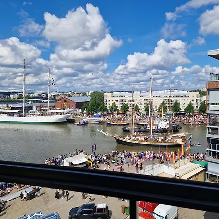 The View In With Private Balcony, Sauna, Car Park Lägenhet *