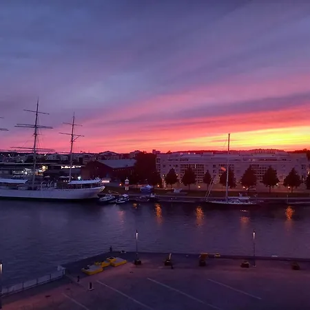 Lägenhet The View In With Private Balcony, Sauna, Car Park