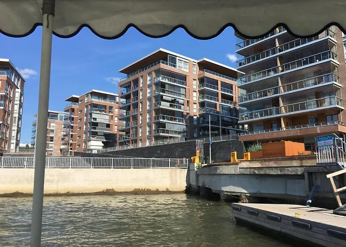 The View In With Private Balcony, Sauna, Car Park Apartamento