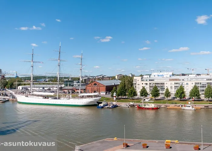 The View In With Private Balcony, Sauna, Car Park Apartamento *