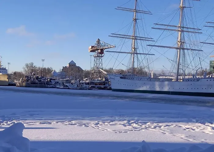 The View In With Private Balcony, Sauna, Car Park Apartamento *