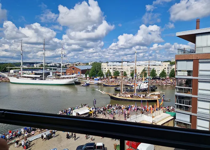 The View In With Private Balcony, Sauna, Car Park Apartamento *